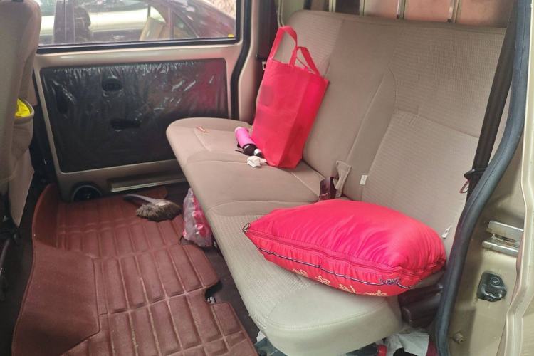 Used Wuling Rongguang 2019 1.2L S Van Standard Model with 5 Seats
