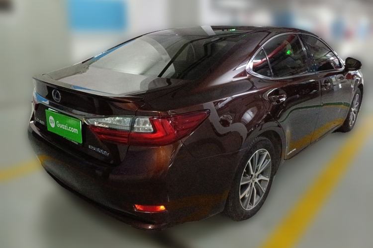 Used Lexus ES 2017 300h Mark Levinson Comfort Edition Rear Right 45 Deg