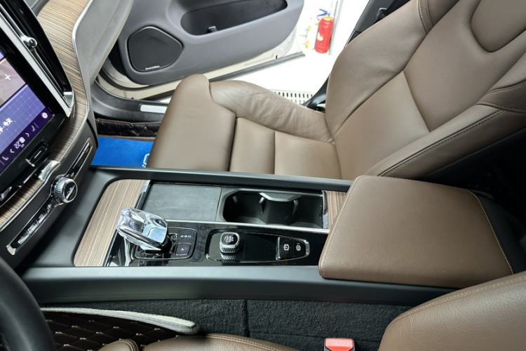 Used Volvo XC60 New Energy 2023 T8 Plug-in Hybrid Long-Range All-Wheel Drive Smart Luxury Edition