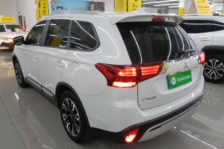 Used Mitsubishi Outlander 2019 2.0L Two-Wheel Drive Comfort Edition 5 Seats China VI Standard