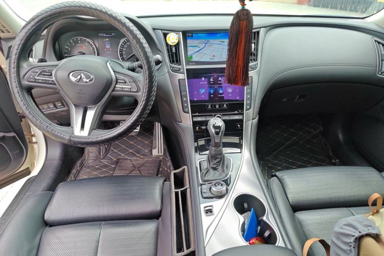 Used Infiniti Q50L 2018 2.0T Elite Sport Version China VI Standard Center Console