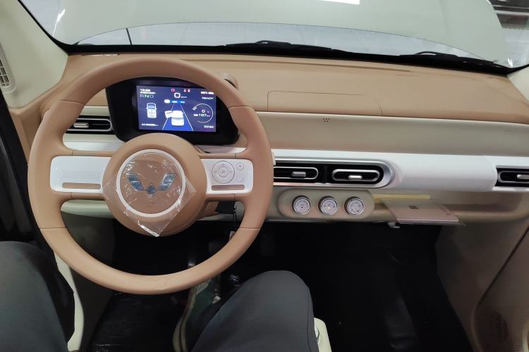 Used Wuling Hongguang MINIEV 2024 3rd Generation 215km Youth Edition Center Console