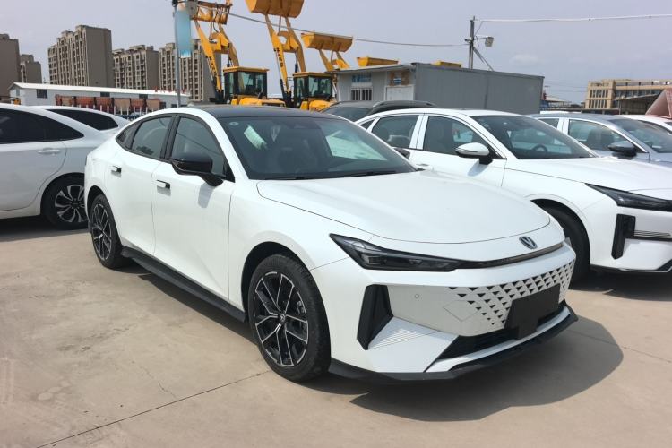 Used CHANGAN UNI-V iDD 2024 Blue Whale Smart Electric iDD 136km Luxury Model
