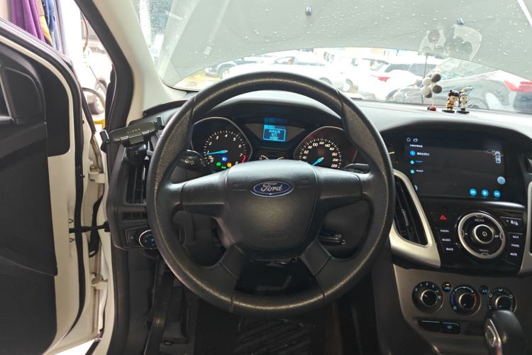 Used Ford Focus 2012 Hatchback 1.6L Automatic Comfort Model Steering Wheel