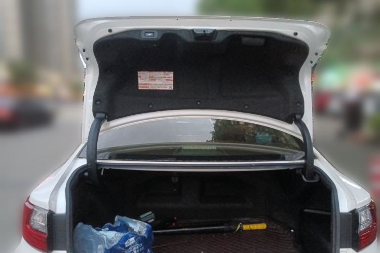 Used Lexus ES 2015 300h Luxury Edition Trunk