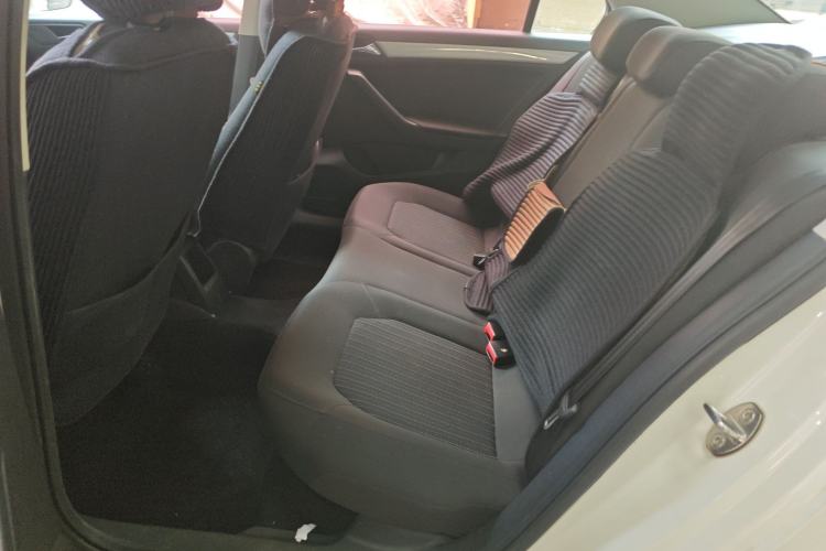 Used Volkswagen Jetta 2015 Value Edition 1.6L Automatic Comfort Version Left Rear Seat