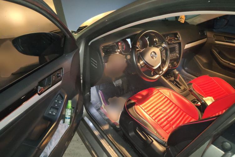 Used Volkswagen Sagitar 2015 230TSI Automatic Comfort Version Interior 3