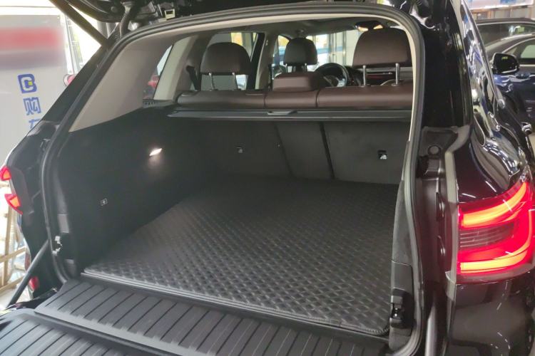 Used BMW X5 2022 Restyled xDrive 30Li M Sport Package Trunk