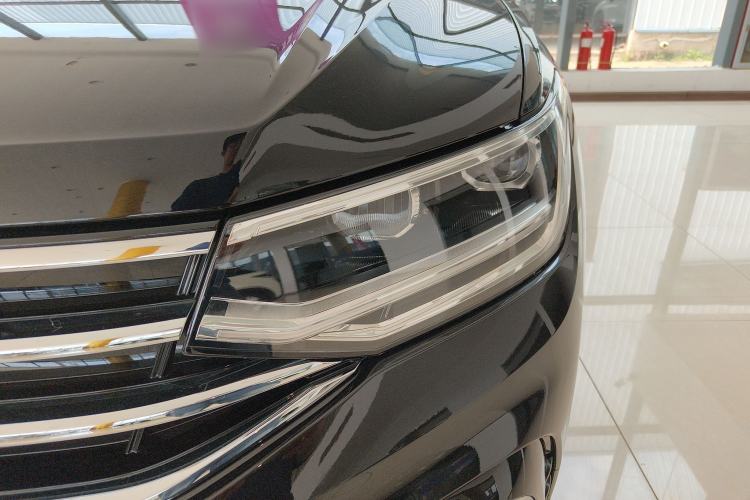 Used Volkswagen Tiguan L 2024 Outstanding Model 330TSI Automatic Two-Wheel Drive R-Line Dragon Glory Edition Left Front Headlight