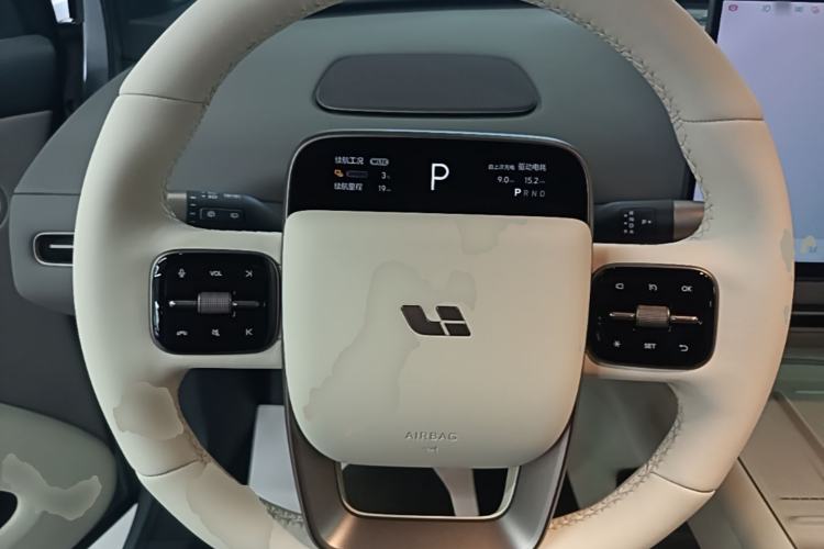 Used Li Auto i6 2025 Model Two-Wheel-Drive Standard Type
