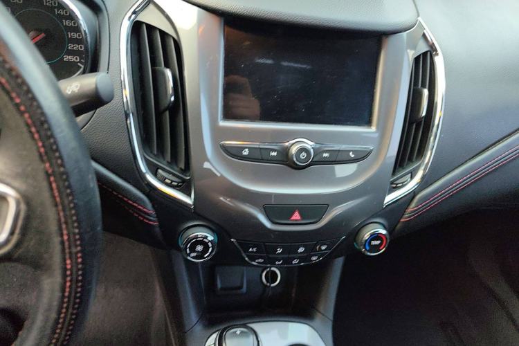 Used Chevrolet Cruze 2017 1.5L Automatic Pioneer Sunroof Edition