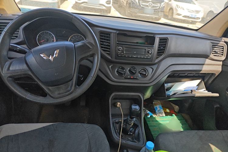 Used Wuling Hongguang V 2019 1.5L Standard Version China VI LAR