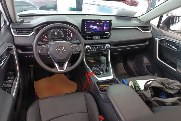 Used Toyota RAV4 2024 2.0L CVT Two-Wheel Drive Fashion Edition Center Console