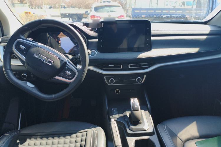 Used JMC Yuhu 7 2023 2.0T Automatic Diesel 4x4 Comfort Version Standard Wheelbase
