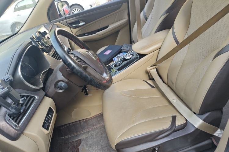 Used Baojun 730 2017 1.8L iAMT Luxury Version 7-Seater