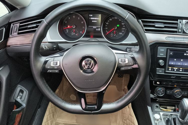 Used Volkswagen Magotan 2018 Facelift 330TSI DSG Luxury Model Steering Wheel