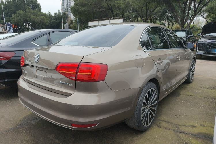 Used Volkswagen Sagitar 2015 1.6L Automatic Comfort Model Rear Right 45 Deg