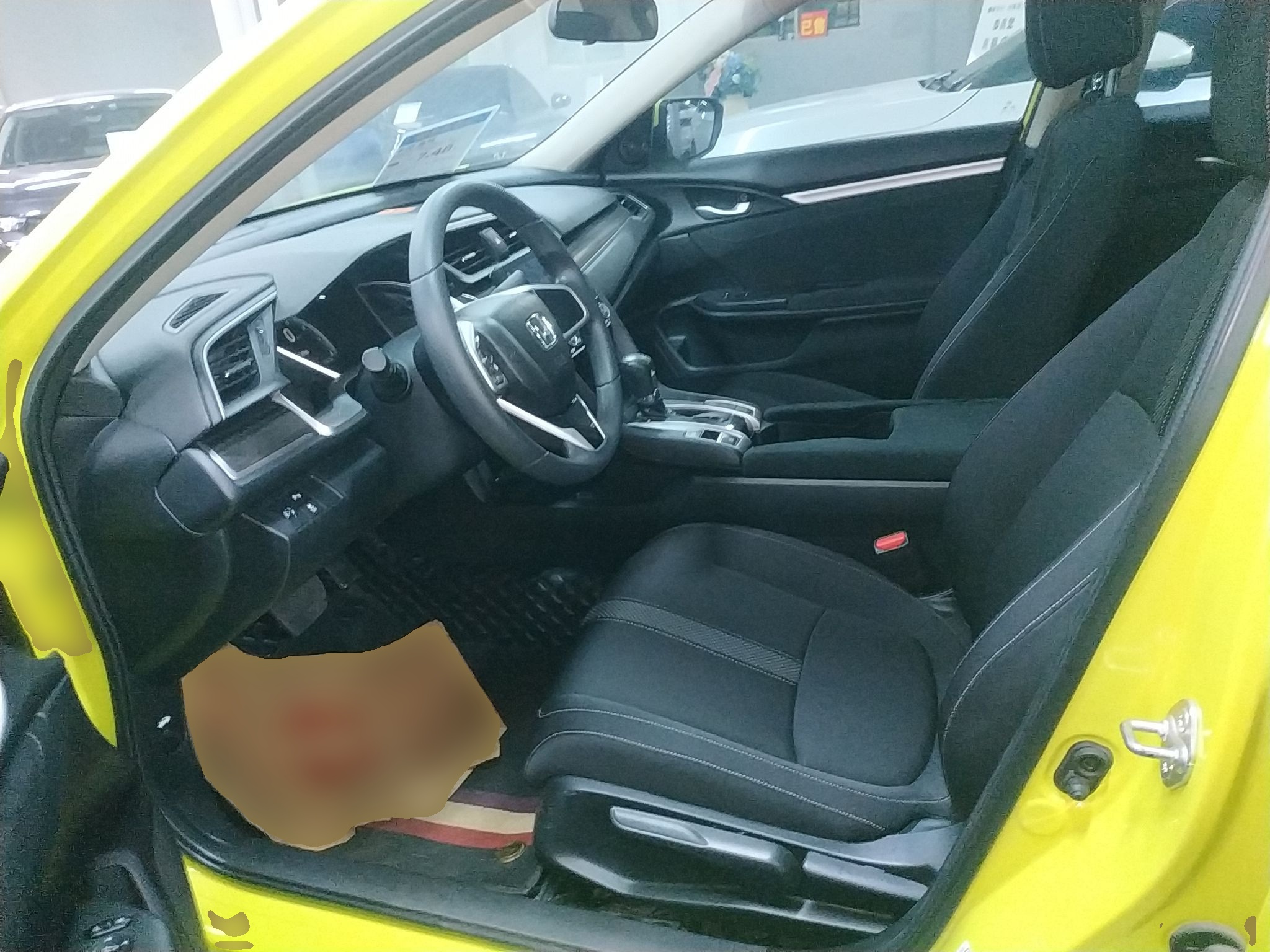 Переднее сиденье в автомобиле