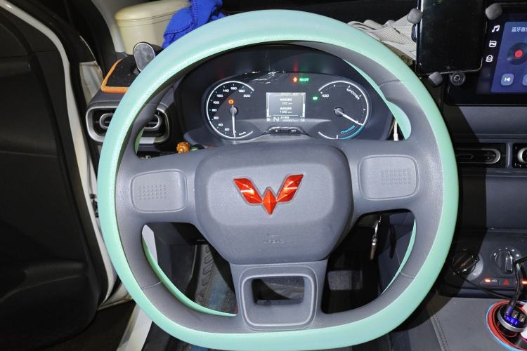 Used Wuling Hongguang New Energy 2025 Extended-Range Hybrid 50KM Comfort Version Steering Wheel