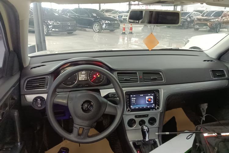 Used Volkswagen Gran Lavida 2013 1.4 TSI Automatic Comfort Model Center Console