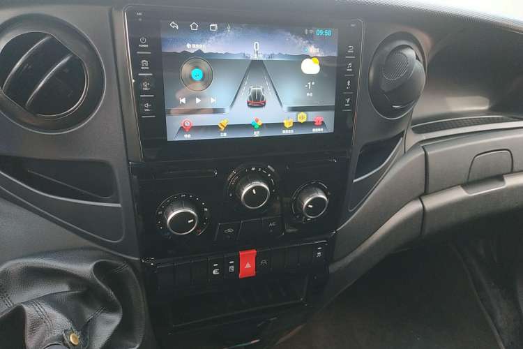 Used Iveco Eurocargo 2021 2.0T Manual - Yunrui Short Wheelbase Low-Roof Side-Sliding Door F1A