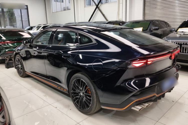 Used Changan UNI-V 2025 Model Third-Generation 2.0T Dynamic Edition