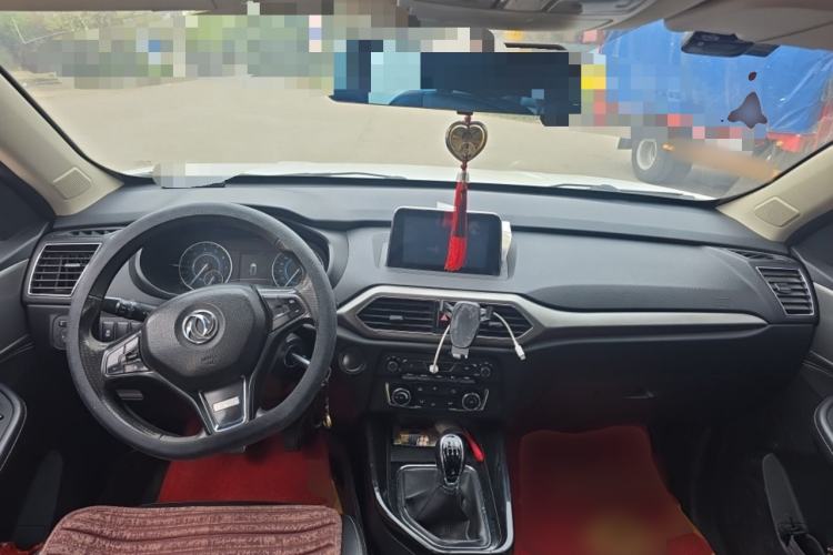 Used Dongfeng Fengon S560 2018 1.8L Manual Comfort 7-Seater Center Console