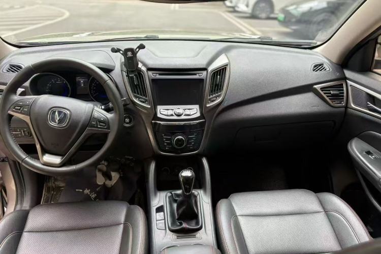 Used CHANGAN CS75 2016 2.0L Manual Luxury Version China IV Standard Center Console