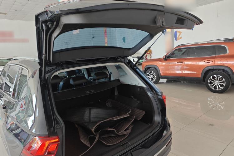 Used Volkswagen Tiguan L 2018 Facelift 330TSI Automatic Two-Wheel Drive Luxury Edition Trunk