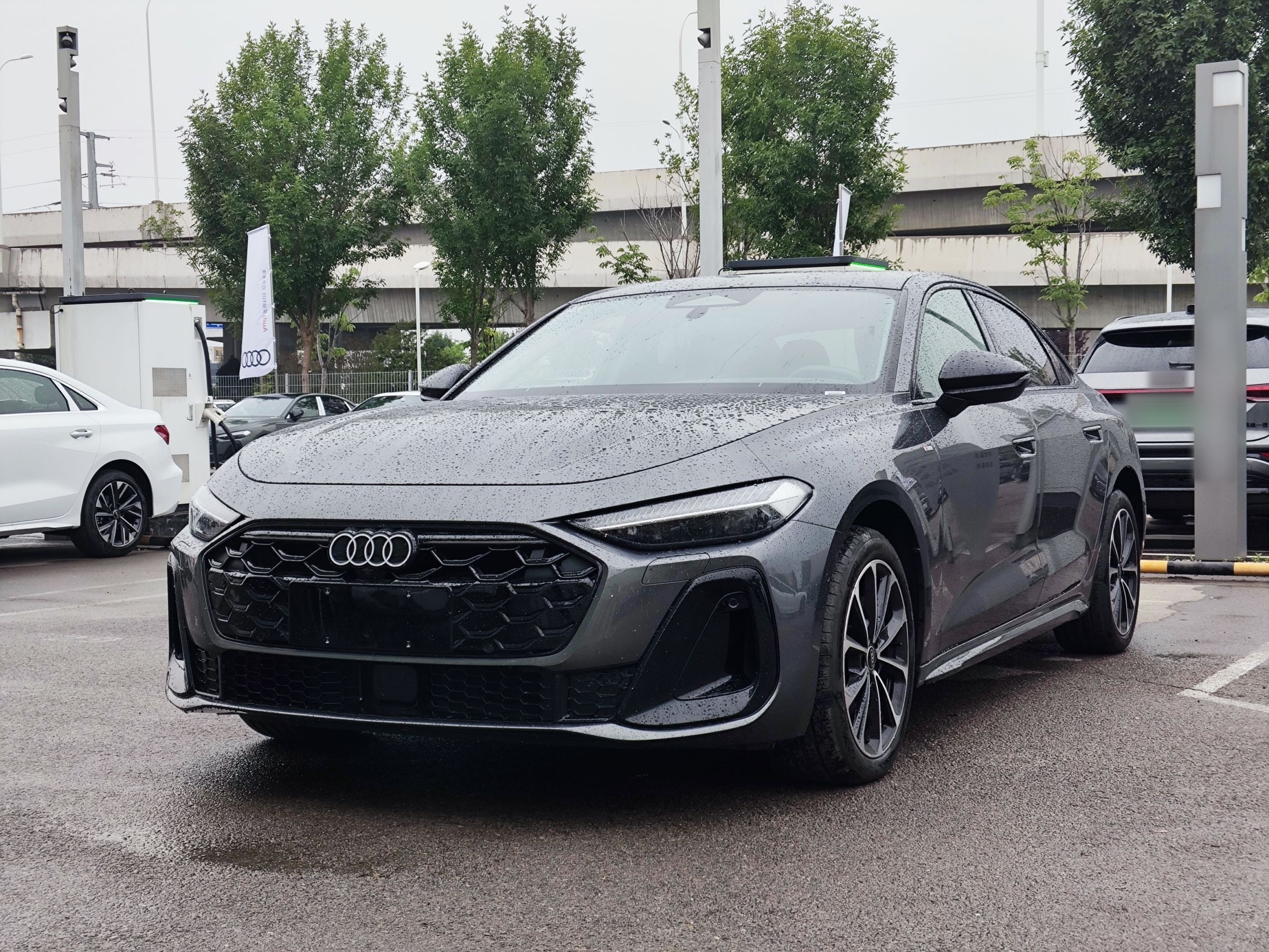 Под передней частью автомобиля