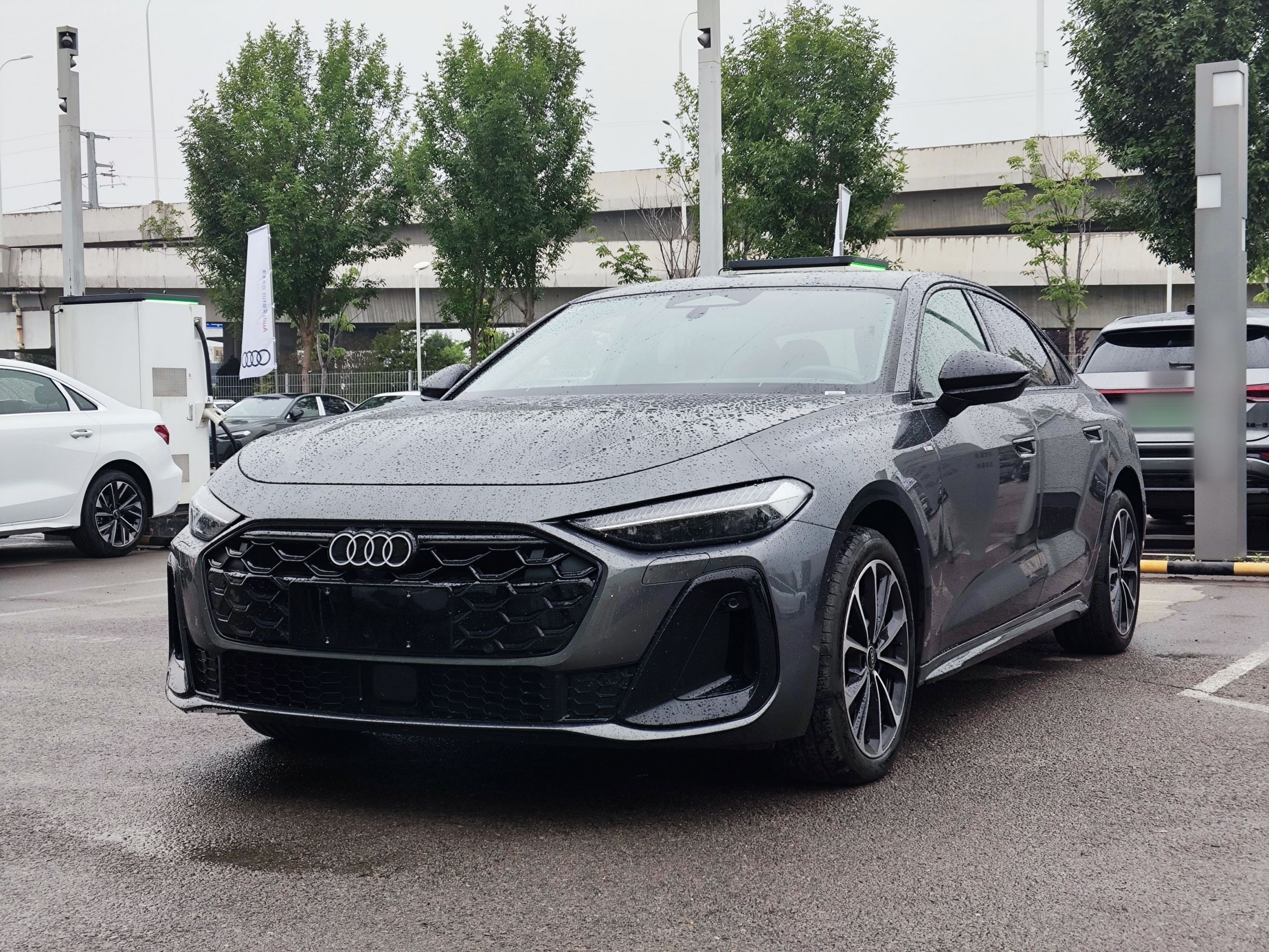 Под передней частью автомобиля