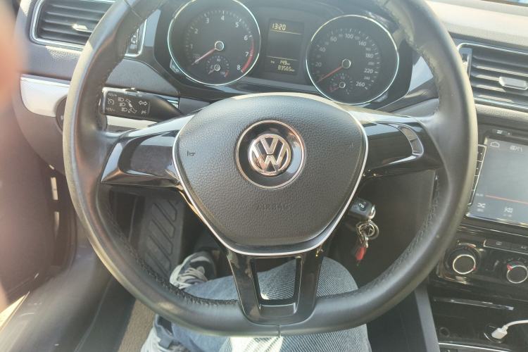 Used Volkswagen Sagitar 2015 230TSI Manual Comfort Version Steering Wheel