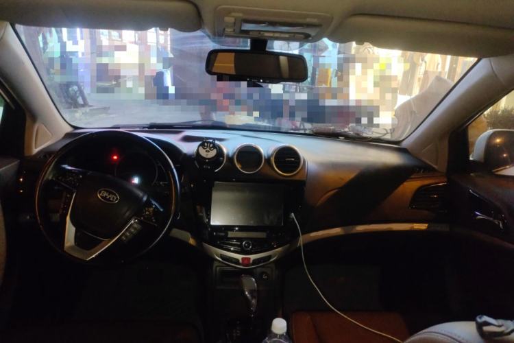 Used BYD S7 2015 2.0T Upgraded Automatic Luxury Version Center Console