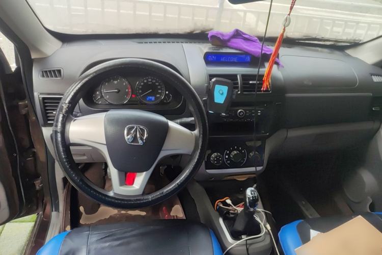 Used BAIC Weiwang M20 2014 1.5L practical type BJ415A Center Console