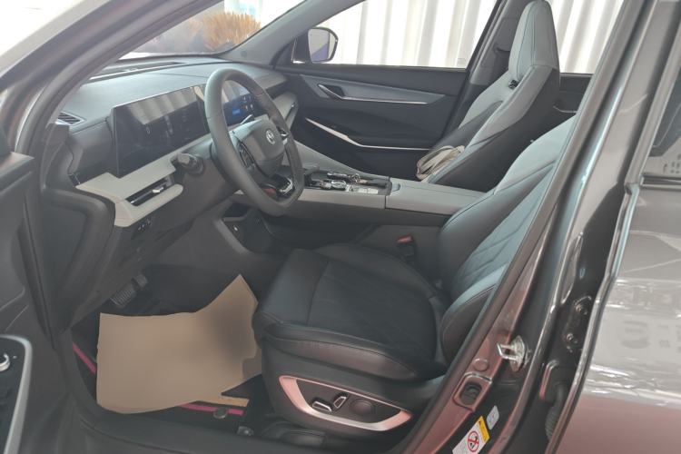 Used Changan CS75 PLUS 2024 3rd Generation Champion Edition 1.5T Intelligent Drive Dynamic Model
