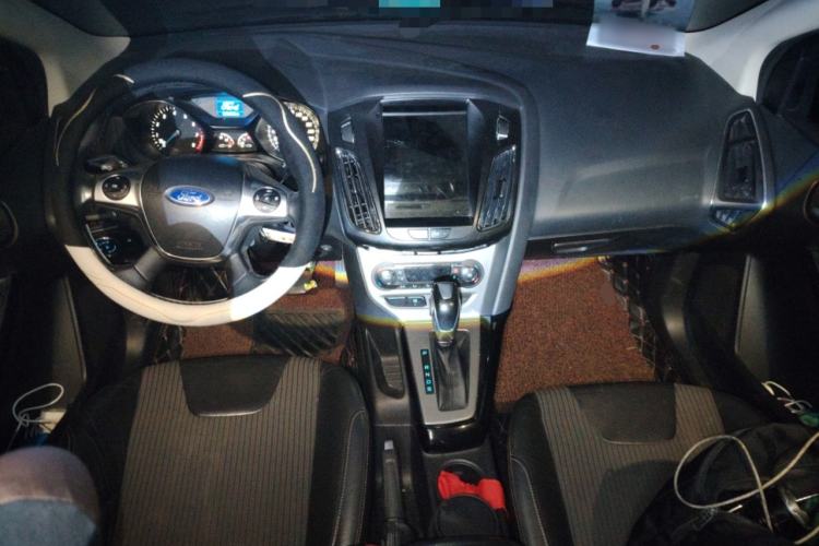 Used Ford Focus 2012 Sedan 1.6L Automatic Fashion Edition
