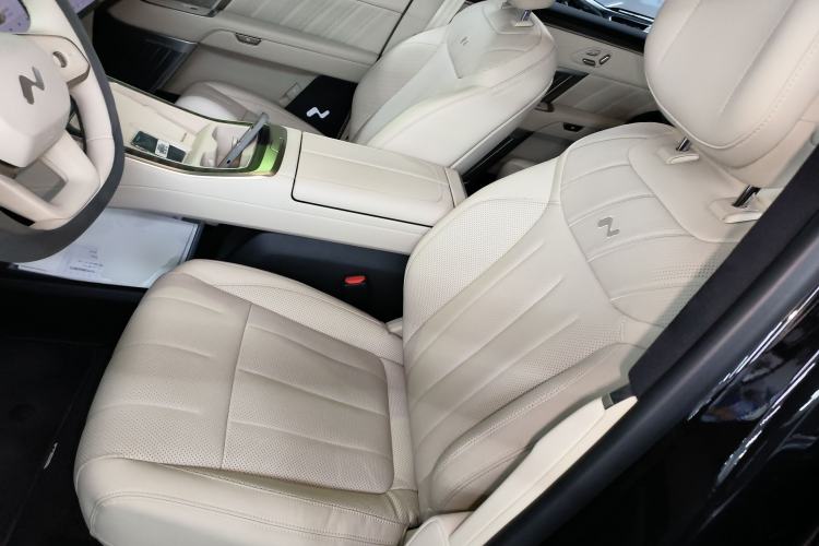 Used ONVO Luxeed L90 2025 Model—Max Six-Seater Version
