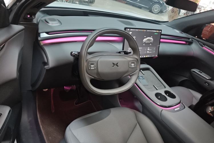 Used XPeng G7 2026 Model, Range-Extended 1704 Max Tech Edition Center Console