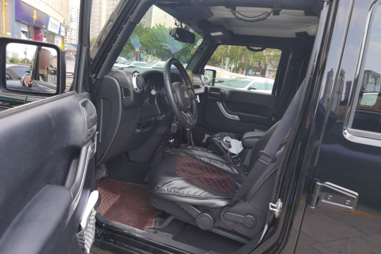 Used Jeep Wrangler 2015 2.8TD Sahara Four-Door Comfort Edition Driver Seat