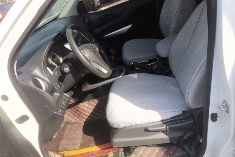 Used Nissan Navara 2019 2.5L Manual Two-Wheel Drive Comfort Version China VI QR25