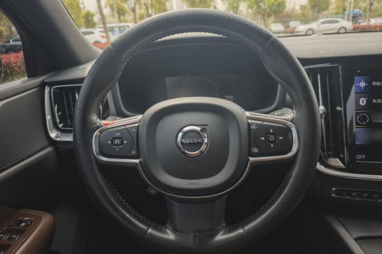 Used Volvo S60 2021 T4 Zhiyi Luxury Edition
