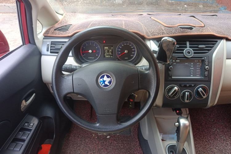 Used Venucia R50 2015 1.6L Automatic Fashion Edition
