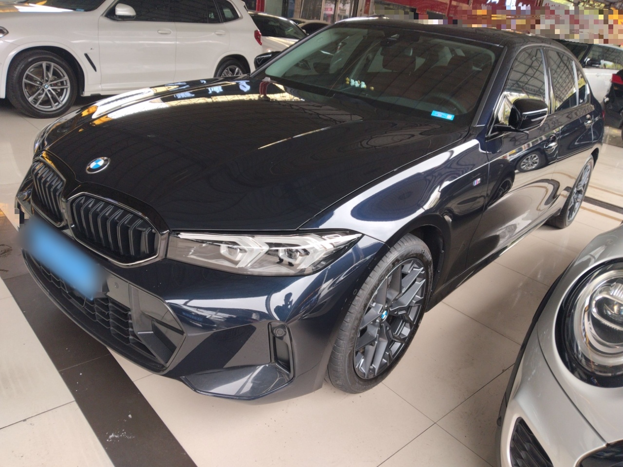 Под передней частью автомобиля