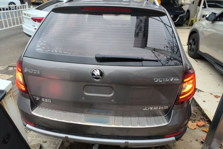 Used Skoda Octavia 2018 Station Wagon TSI230 DSG Luxury Edition
