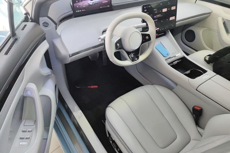 Used Hima Luxeed S7 2025 785 km Ultra