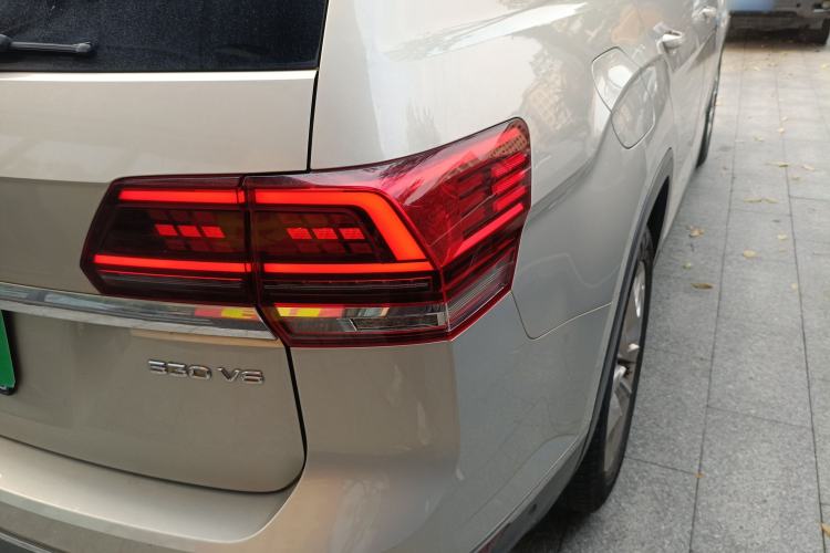 Used Volkswagen Teramont 2017 530 V6 Four-Wheel Drive Flagship Edition Right Rear Taillight