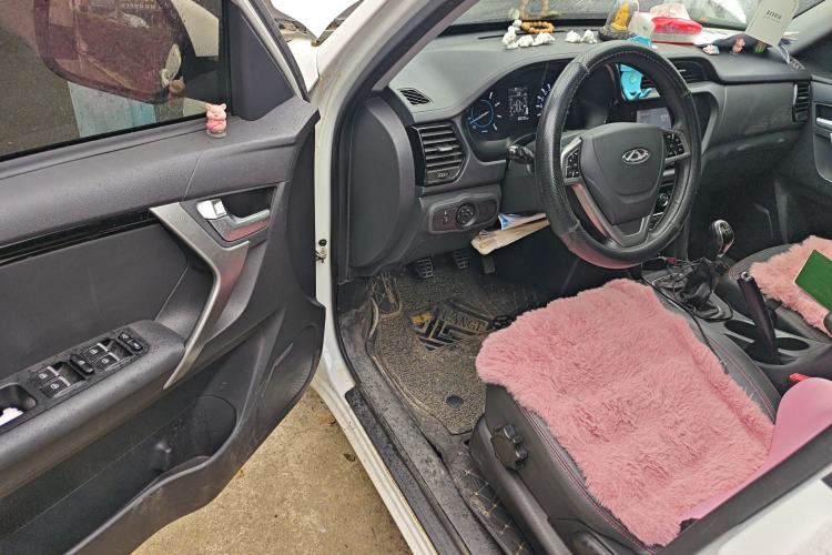 Used Chery Tiggo 3 2016 1.6L Manual ZhiShang Edition Interior 3