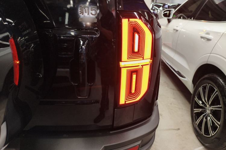 Used Formula Leopard 5 2023 Navigator Edition
