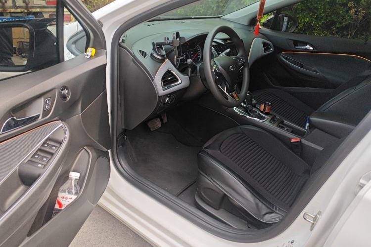 Used Chevrolet Cruze 2018 Hatchback 320 Automatic Pioneer Sunroof Edition Driver Seat