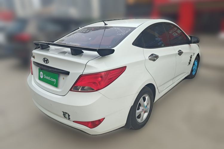 Used Hyundai Verna (older generation) 2014 1.4L Manual Smart GLS Trim Rear Right 45 Deg
